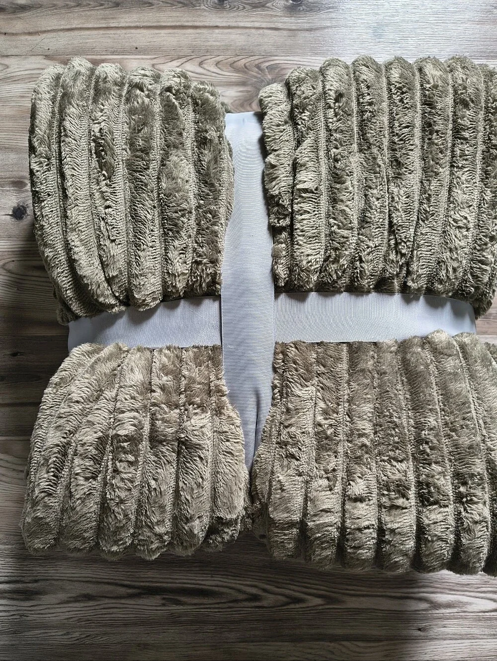 AKMI Textiles King Sized Soft Blanket In Green